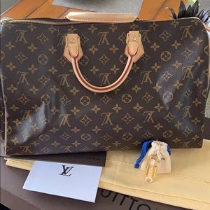 Authentic speedy 40 mint condition